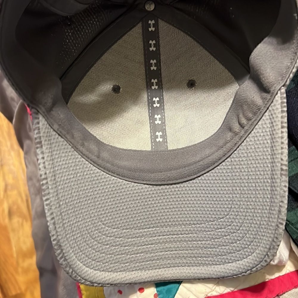 Under Armour Cap - Picture 5 of 6